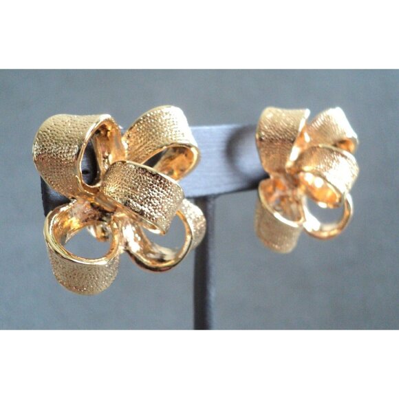 KJL Kenneth Jay Lane Big RIBBON BOW EARRINGS ClipOn Textured Loops 1.25" Vintage - Picture 1 of 5